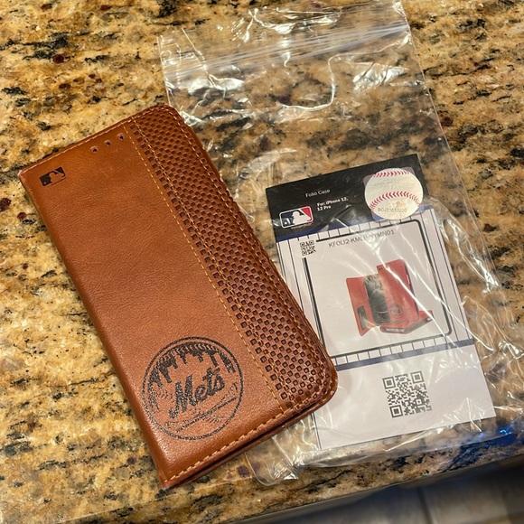NY Mets Woodburned iPhone 12/12 Pro Folio Case - Picture 1 of 4